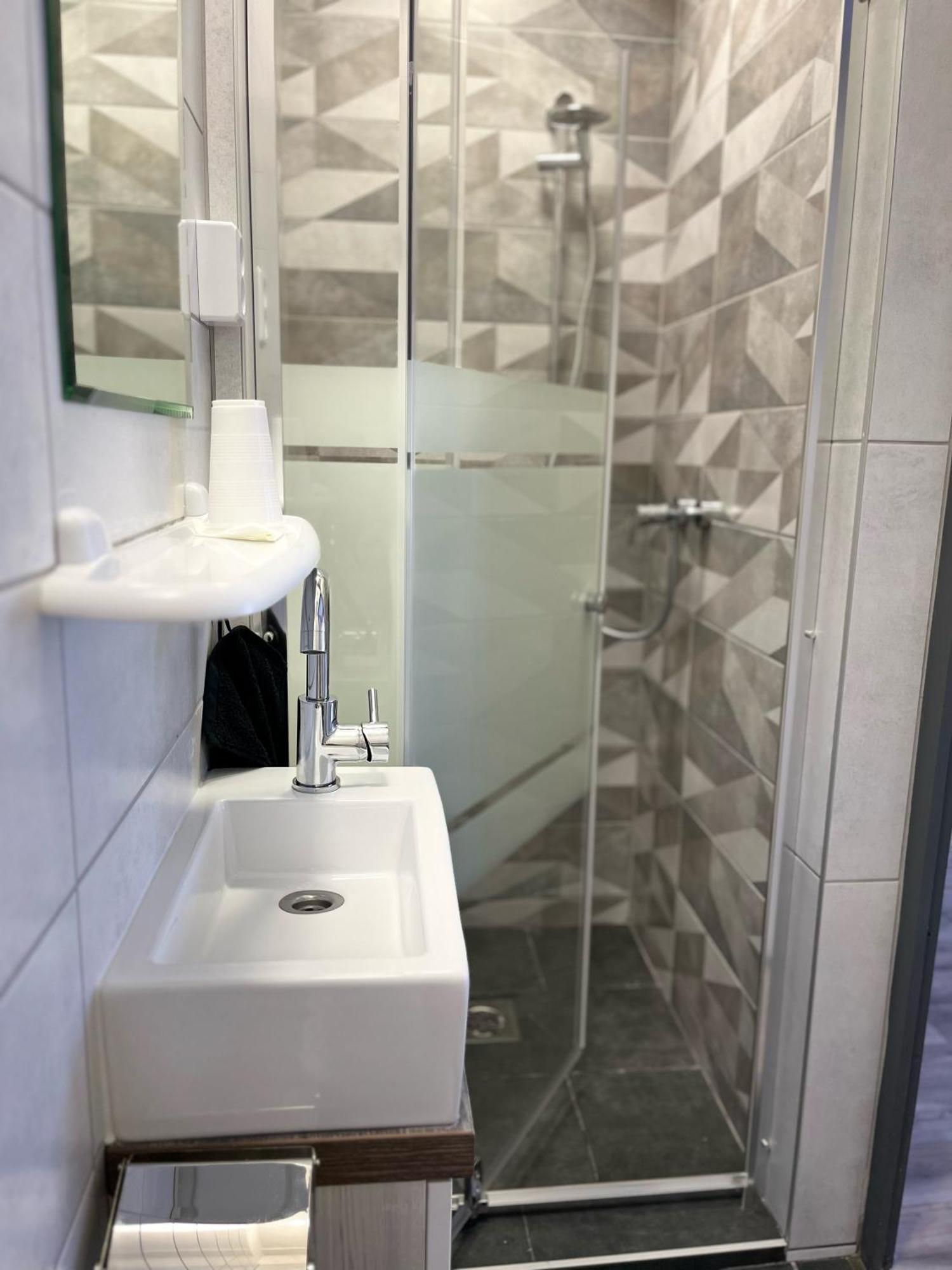 Centr00M Apartman Dunafoldvar Exteriör bild